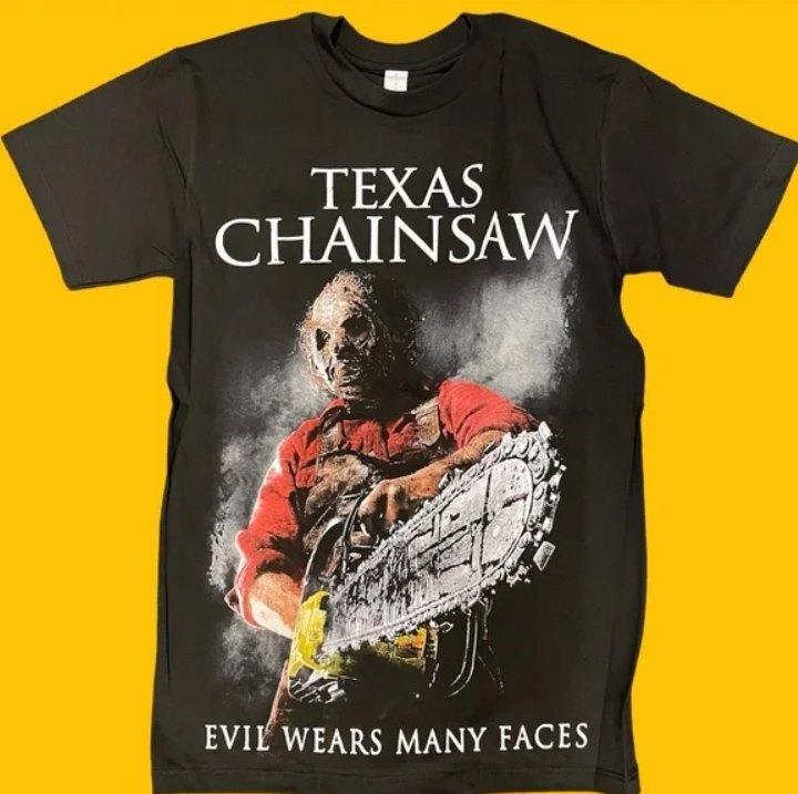 

Texas chainsaw massacre graphic Tshirt M
