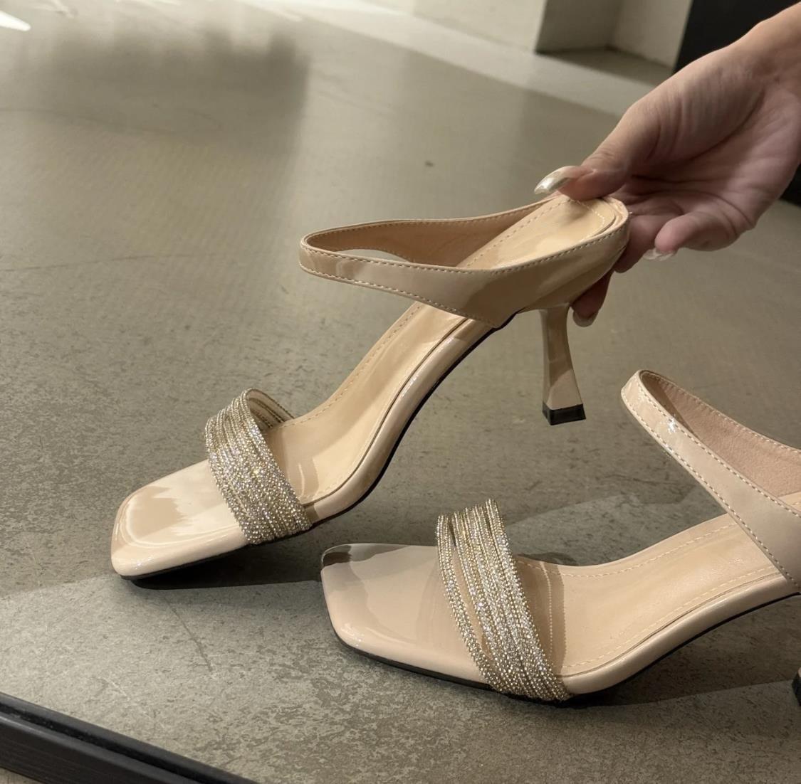 

Стразы квадратный носок открытый носок крутые тапочки женские носят новые универсальные шпильки на высоком каблуке сандалии на одной перемычке 39 абрикосовый