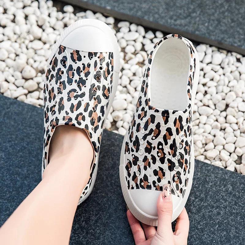 2025 Women's Thick Sole Hole Shoes Leopard Pattern Colored Printing Outdoor Fashion Beach Lightweight Anti Slip Muller Shoes