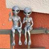 Funny Resin Alien Statue Outdoor Garden Decoration UFO Dwarf Sculpture Desktop Home Decor for Halloween Christmas Ornaments