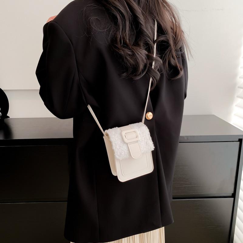 Fashionable Minimalist Women's Bag 2023 Spring New Cute Portable Phone Bag Chic Shoulder Crossbody Bag
