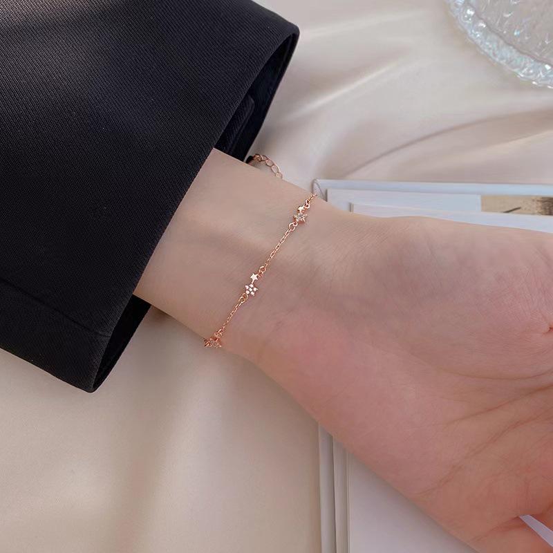 2024 Trendy Star Bracelet: High-End, Simple, Artistic Design with Cold Aesthetic for Women