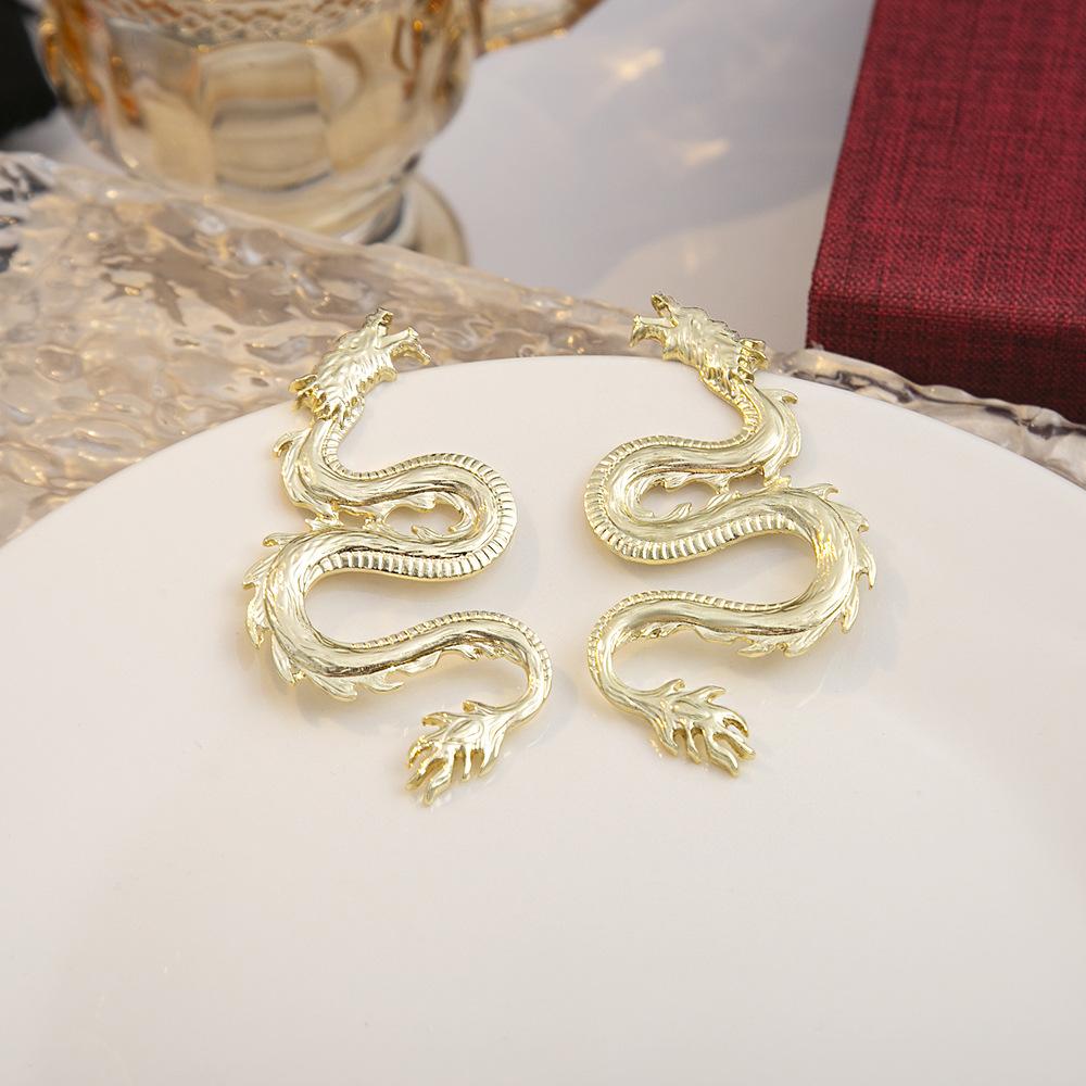 Серьги-драконы в китайском стиле на год Дракона, Персонализированные металлические серьги в стиле Гочао с объемной резьбой в виде дракона