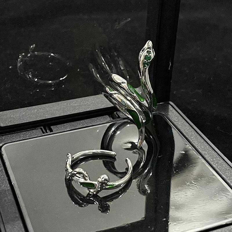 Niche Design Green Snake High-End Ring Female Cold Wind French Personality Opening Dark Wind Fashion