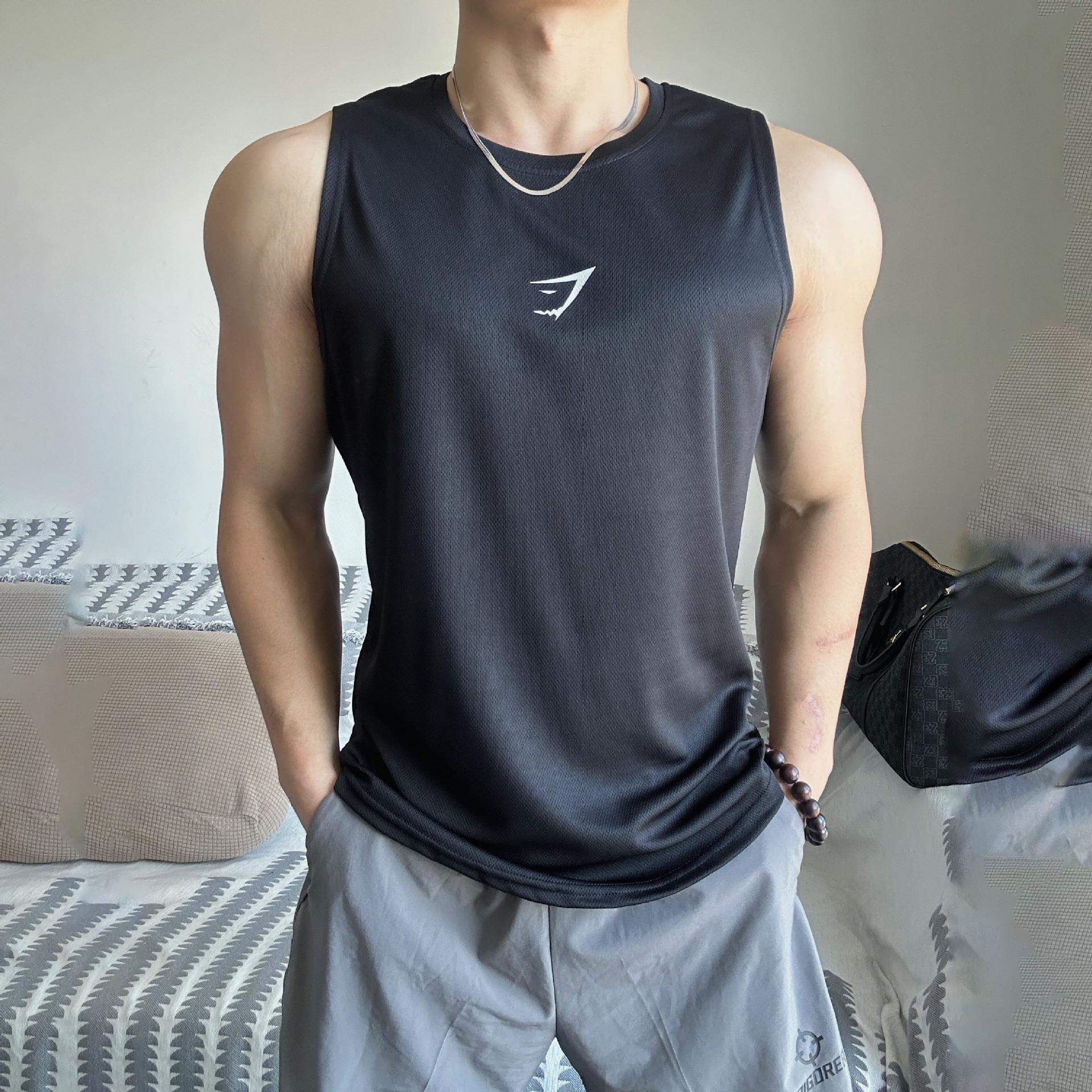 

Quick-Dry Streetwear Muscle Tank - Sleeveless Summer Fitness & Running Shirt Medium