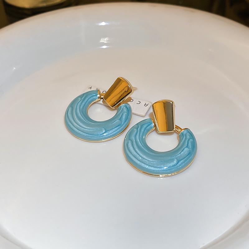 Retro Minimalist Geometric Circle Stud Earrings: Oil-Drip Steel Needle Design for Women