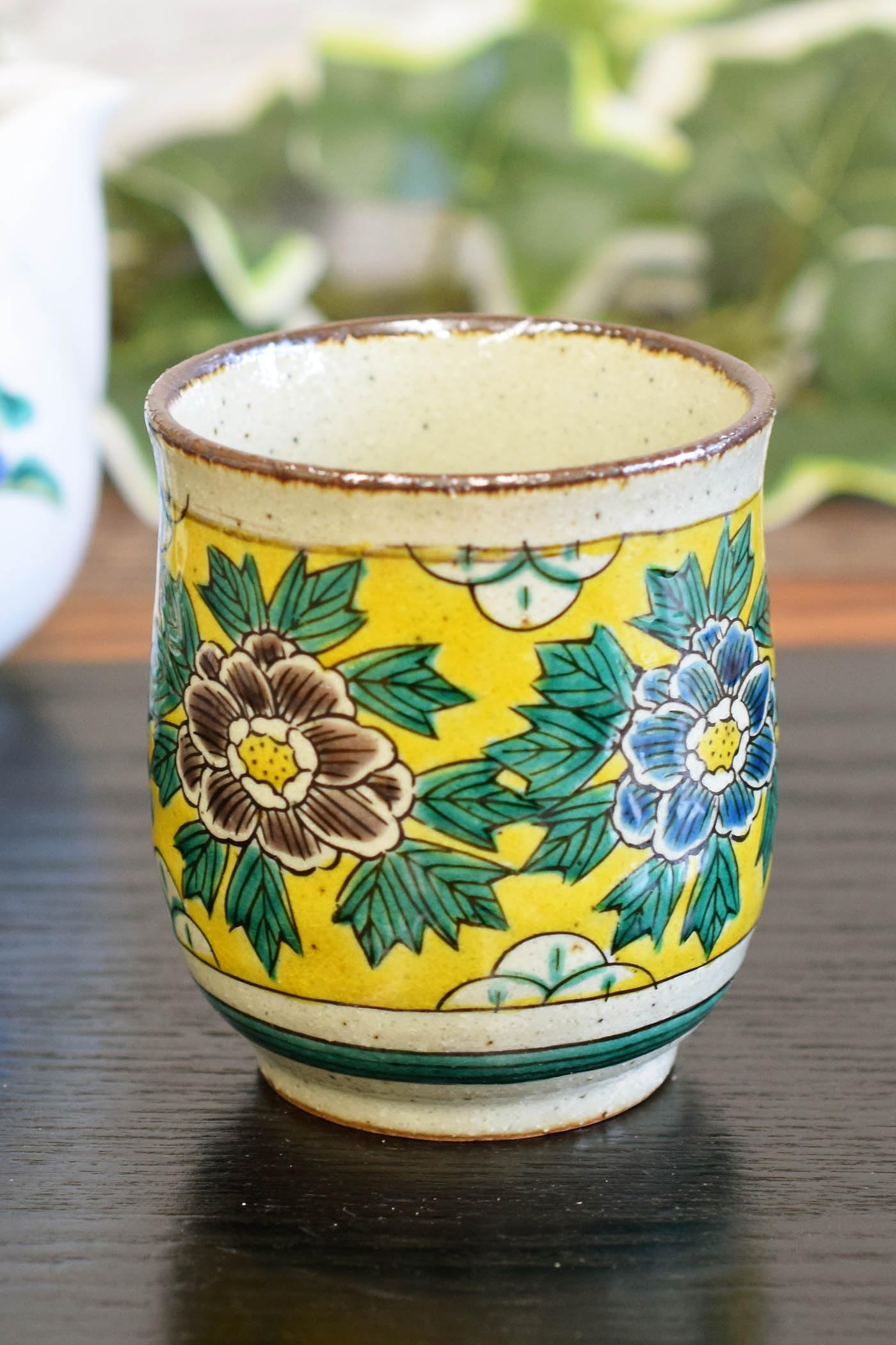 

Stylish Kutani ware teacup from Waza no Yoshidaya Peony Made in Perfect as a birthday or 88th birthday celebration Kura, design. Japan. gift, 60th,