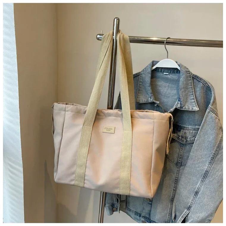 Large Capacity Nylon Bag Versatile Casual Shoulder Lock Bag Soft and Soft Pendular and Trendy Monochromatic High Quality