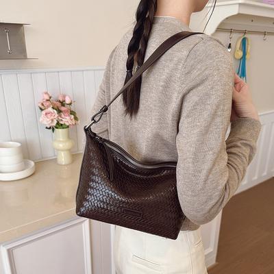 Premium Underarm Bag Women's New Fashion Woven Pattern Dumpling Bag Simple Commuter Shoulder Messenger Bag