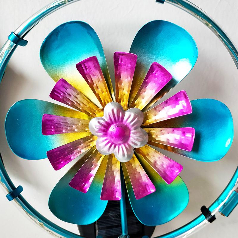 Solární zahradní spinner s pávím motivem - Kovový kinetický větrný spinner pro venkovní dekoraci, Ideální na terasu, trávník a zahradu