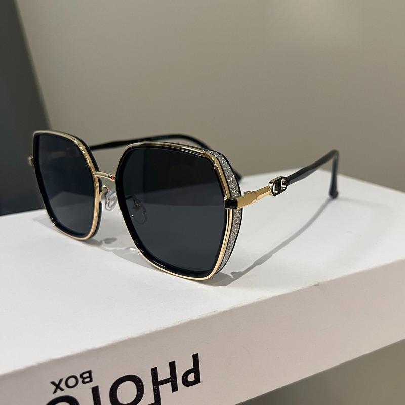 1Pcs Fashionable Large Frame Sunglasses For Women Gradient Lens Sun Glasses Oversized Retro Square Luxury Sunglasses Uv400