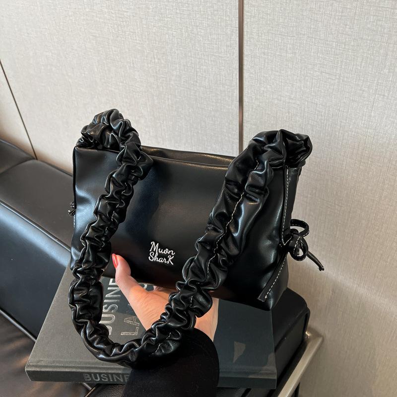 

Niche design pleated bow small bag women s new summer shoulder crossbody armpit bag чёрный