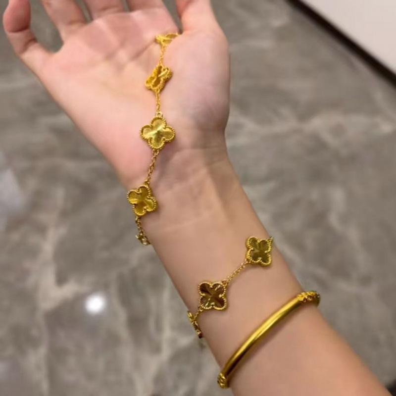 Elegant Gourd Clover Bracelet for Women - Luxurious Versatile Jewelry Accessory