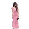 Elegantes langes rosa Kleid mit schmaler Taille und fließenden Ärmeln - Göttinnen-Stil