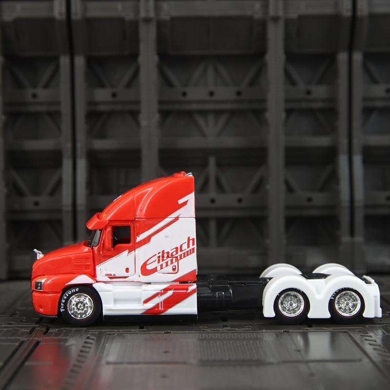 Maisto 1:64 Simulation of the International Lone Star American Heavy Truck Alloy Model Static Car Ornament Gift