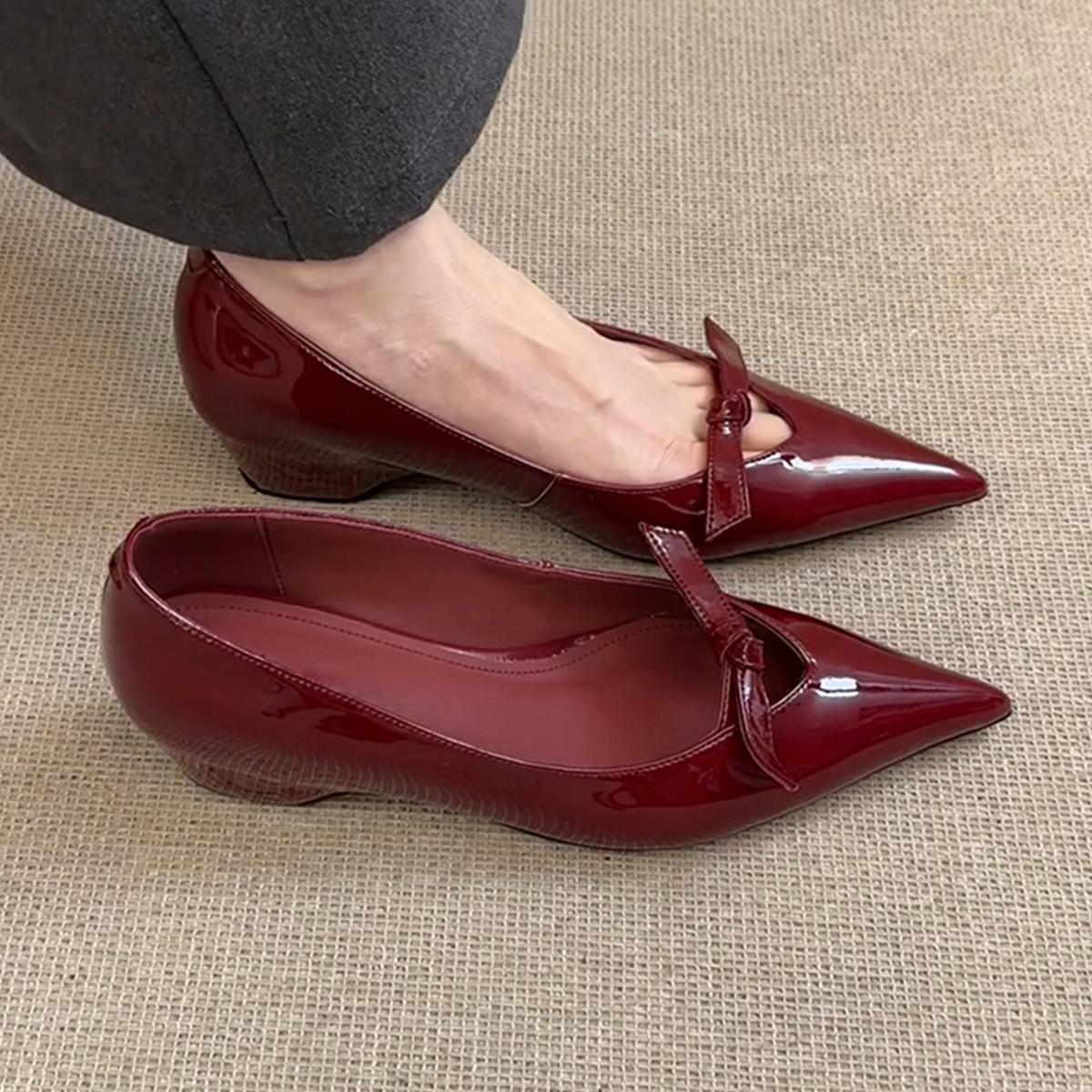 

Sheepskin version~ French temperament inner height increase hollow single shoes women s one-pedal pointed patent leather bow Mary Jane shoes 40