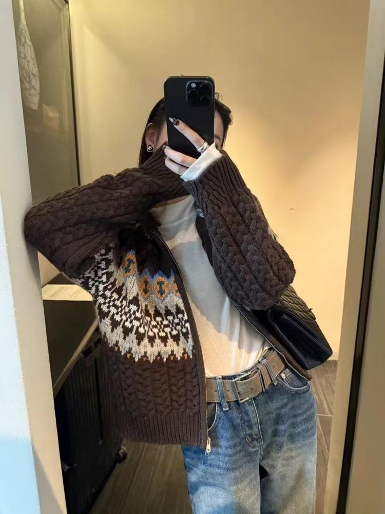 Autumn 2025 Women's Hooded Jacquard Thick Cashmere Cardigan - European Style Chunky Knit Sweater Coat