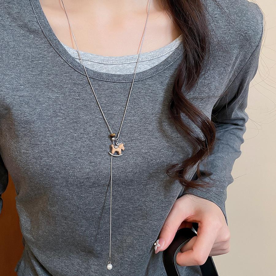 Zircon Tiger Eye Pearl Wood Horse Pendant Sweater Chain - High-End Autumn/Winter Women's Necklace