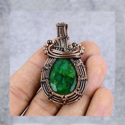Pendentif de bijoux faits à la main en fil de cuivre pur avec pierres précieuses émeraude