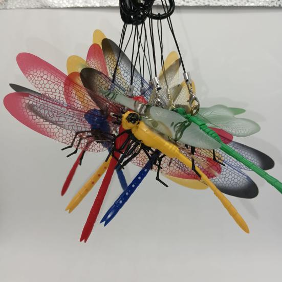 Falešná dekorace vážky s karabinou Přenosný venkovní kempingový komár Odpuzovač much Simulovaný 3D