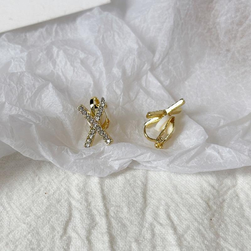 Camellia Temperament No Ear Pierced Ear Clips Pearl Flower Checkerboard Diamond Triangular Ear Clips Niche Earrings Women