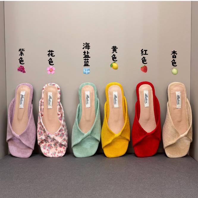 

Сандалии на плоской подошве с бантом и вырезом, женская летняя обувь 2025, новые пляжные шлепанцы с квадратным носком 40