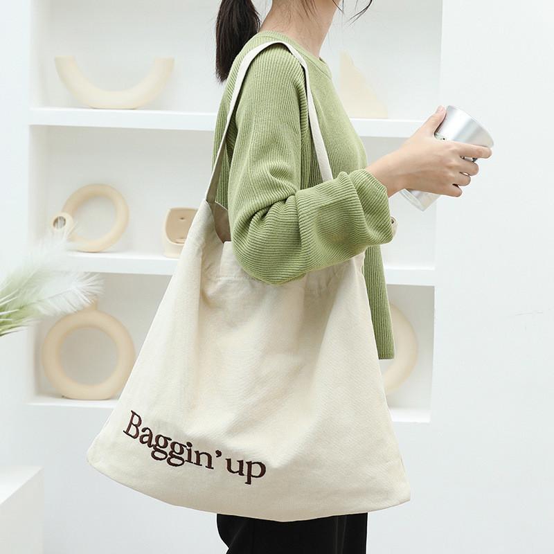 

IELGY Японская литературно-художественная холщовая сумка для стирки, повседневная сумка через плечо с вышитыми буквами, модная женская сумка-мессенджер с завязанным узлом. бежевый