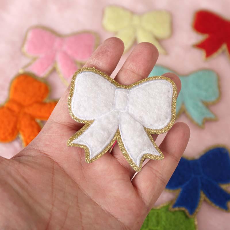 Podle výšivky, Nálepka na látku s výšivkou, Razítko s počítačovou výšivkou, Barevná všestranná mašle, Samolepicí, Oblečení bez žehlení