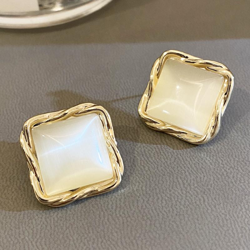 

Новые бежевые квадратные серьги-гвоздики для женщин, корейская мода, милые серьги для девочек, текстура желе, уникальный дизайн, женские аксессуары для ушей 2026 новые