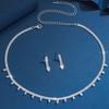 Elegantes Brautschmuckset Elegantes Brautschmuckset mit Strasskette und Ohrringen für die Ehe