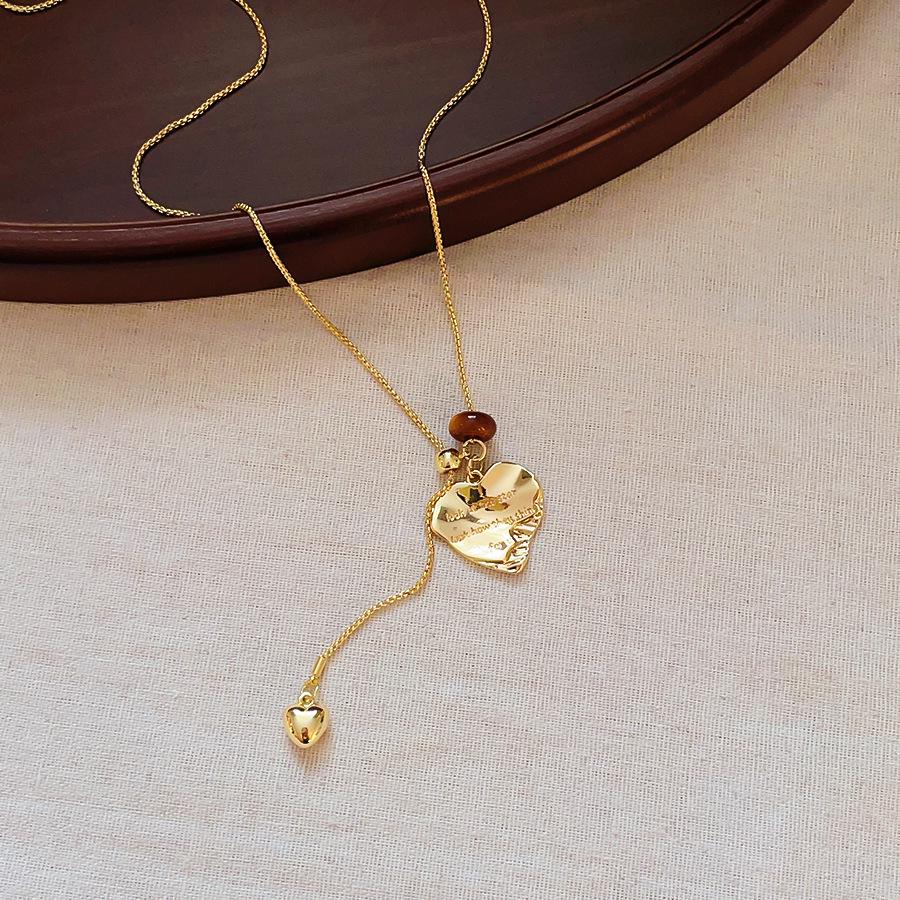 Elegant Resin Heart Letter Pendant Necklace – Fashionable Sweater Chain Accessory for Women