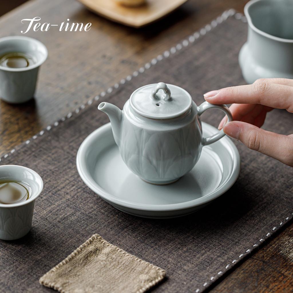 Sky Blue Ru Porcelain Tea Infuser Teapot Relief Ceramic Tea Brewing Kettle Tea Teapots With Filter Chinese Puer Tea Ceremony