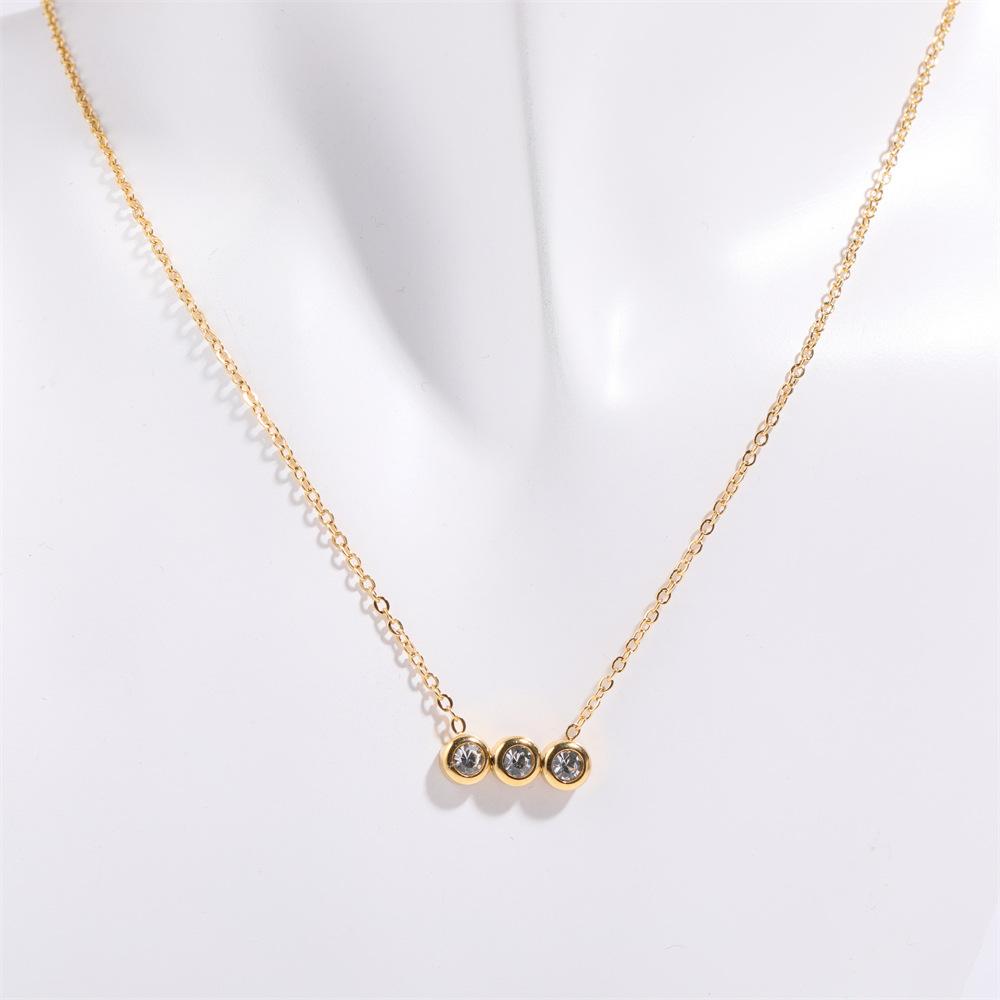 

Titanium Steel High Color Retention Juxtaposed With Three Round Birthday Stone Necklaces Inlaid With Zircon 12 Birthday Stone Pendant Collarbone