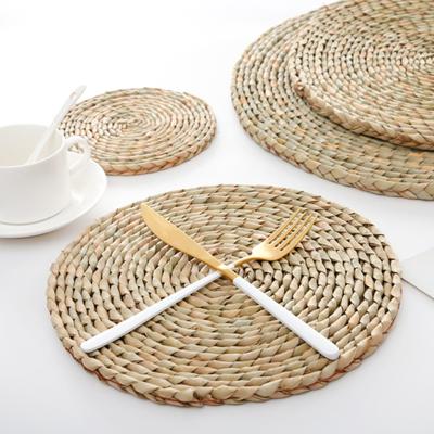 Tovaglietta da tavolo Tovaglietta in erba di tifa intrecciata a mano resistente all'usura Tovaglietta resistente al calore per la decorazione domestica