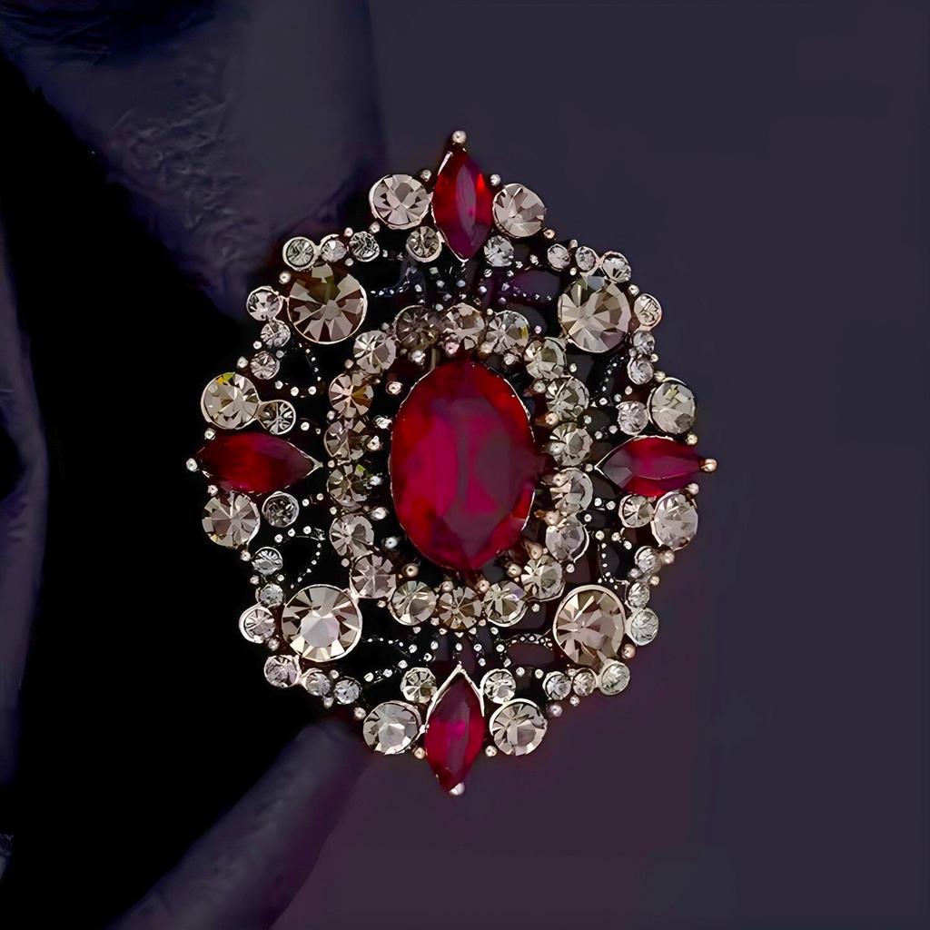European and American court retro brooch high-end female luxury crystal badge trendy personality temperament pin coat corsage accessories