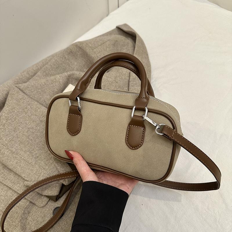 Hand Carrying Retro Bowling Bag Women's 2025 Winter New Fashion Casual Shoulder Bag Niche High-end Messenger Bag