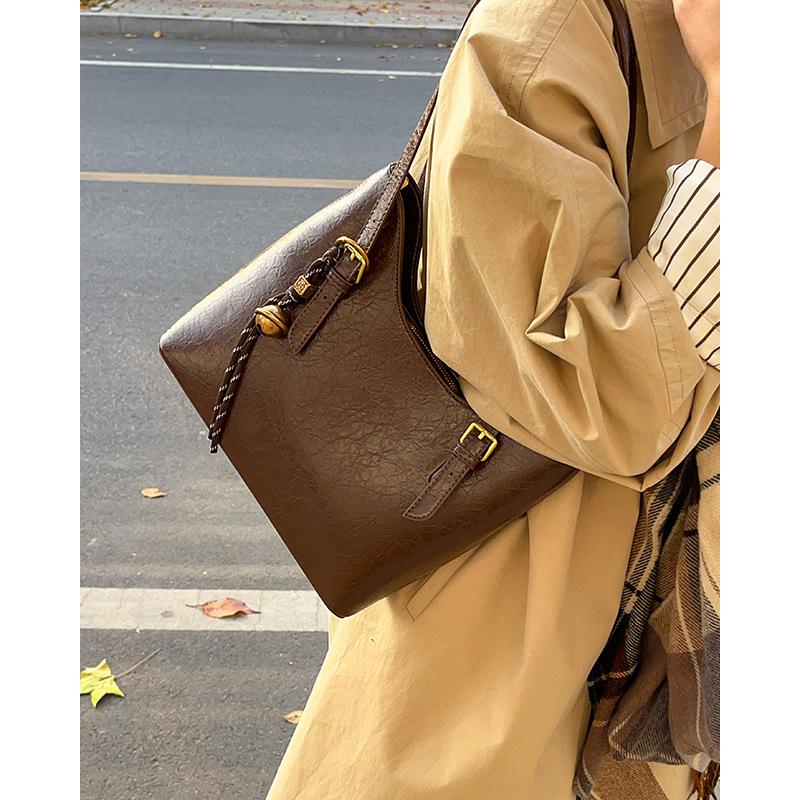 

2025 new fashion tote bag women s autumn and winter senior sense simple commuter shoulder bag 27*9*18