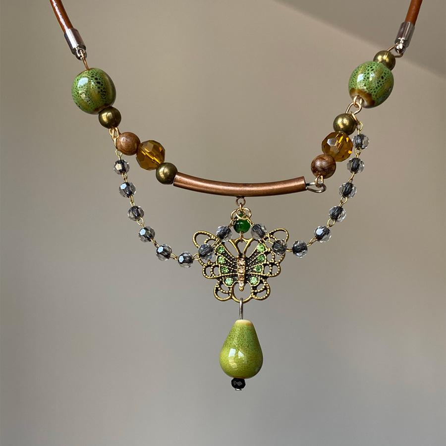 

New Chinese retro diamond-encrusted green butterfly ceramic beaded necklace niche temperament brown leather rope versatile collarbone chain