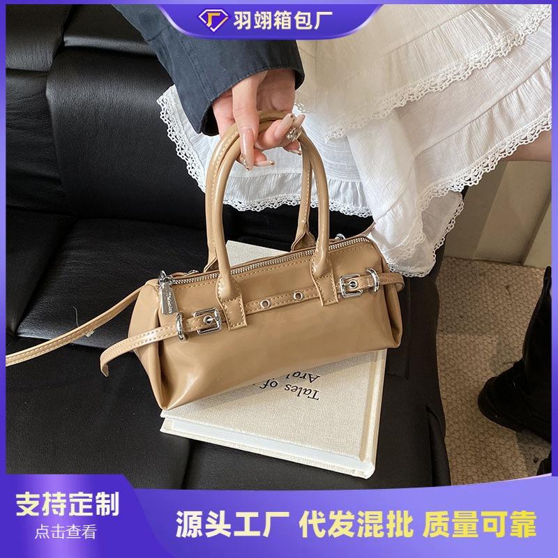 Premium commuter small bag women's new spring and summer versatile messenger bag portable pillow bag baguette bag