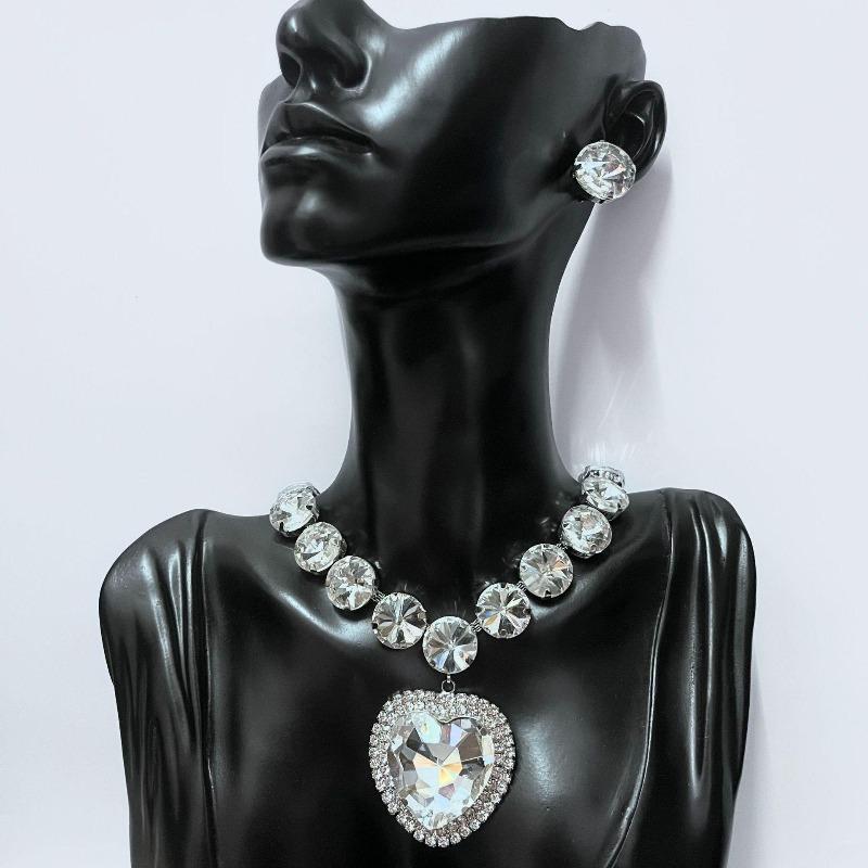 

Premium Glass Flash Diamond Necklace Set Simple And Versatile Love Collarbone Chain Stud Earrings Accessories Fashion Trendy Girl білий