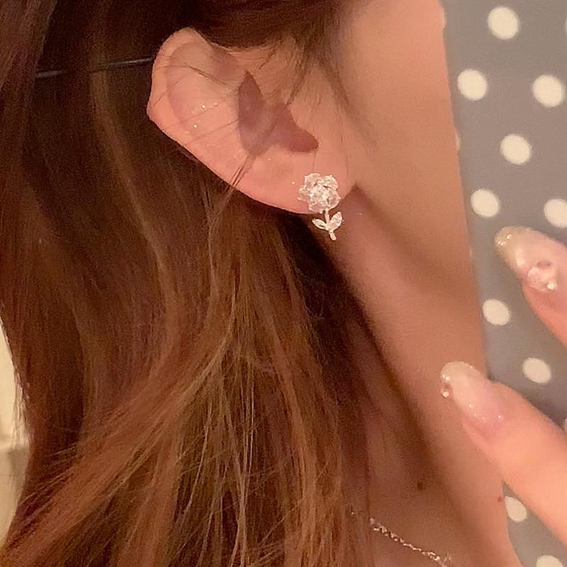 Silver Needle Korean Crystal Rose Flower Stud Earrings - Small, Exquisite, and Versatile for Spring/Summer.