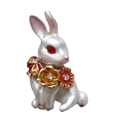 [R8519] - White 'Rabbit' Designer Brooch - 32x20 Mm