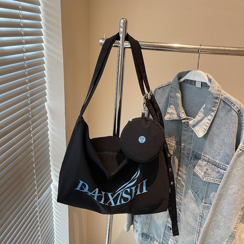 Large capacity bag women's new summer versatile shoulder messenger bag college students commuting tote bag