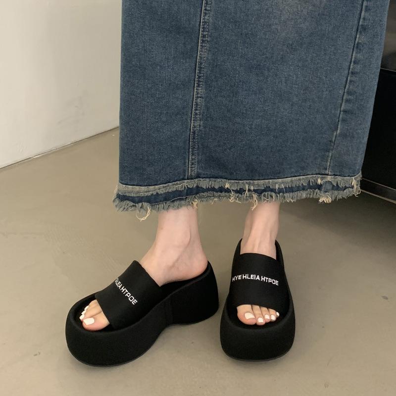 

Taller fashion small thick-soled cool slippers 2025 summer new fashion super high heel wear one-word slippers women 39