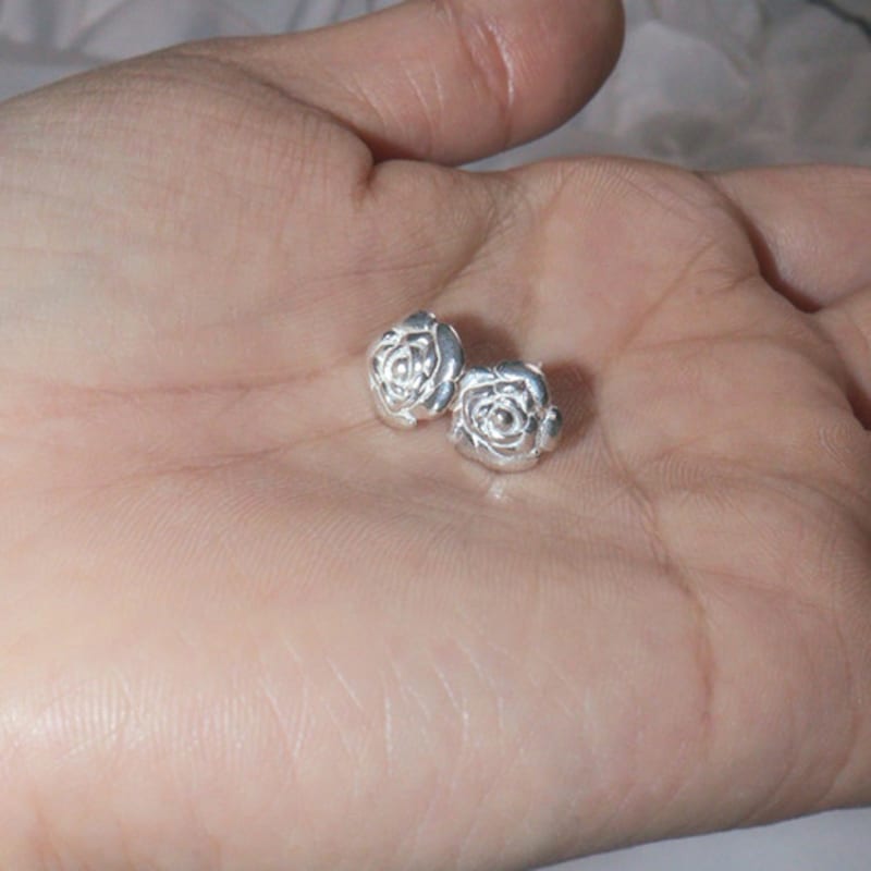 LOASI lovely rose. rose stud earring