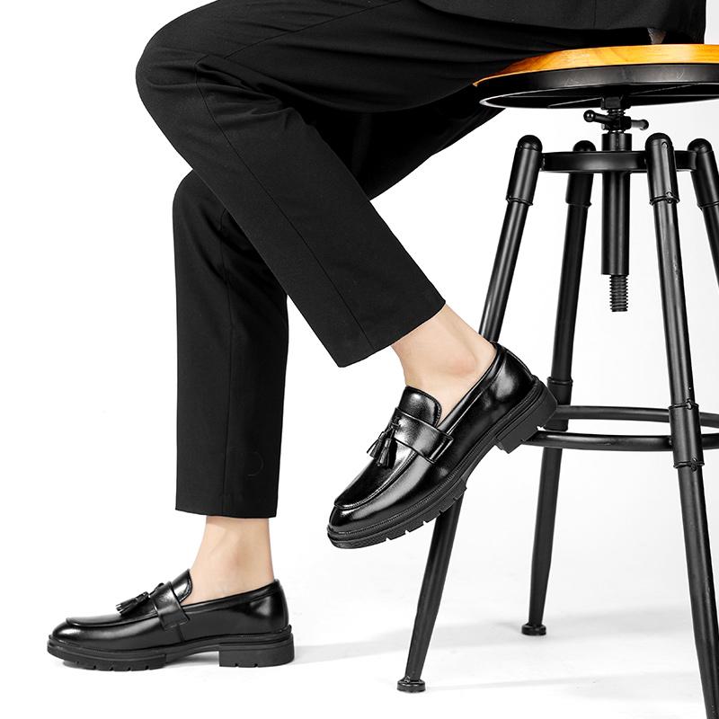 Fashion Men Tassel Loafers Mens Versatile Leather Man Shoes Fashion Shoes Pointed  Anti-slip Wearable Driving Shoes Luxury Designer Shoe