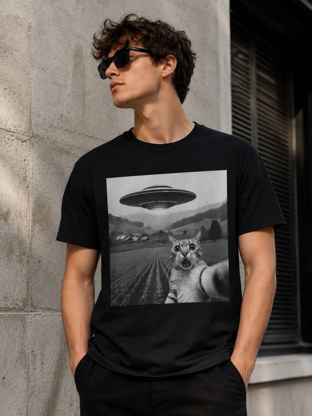 Funny Cat UFO Alien Selfie Graphic T-Shirt Sci-Fi Humor Black Tee S
