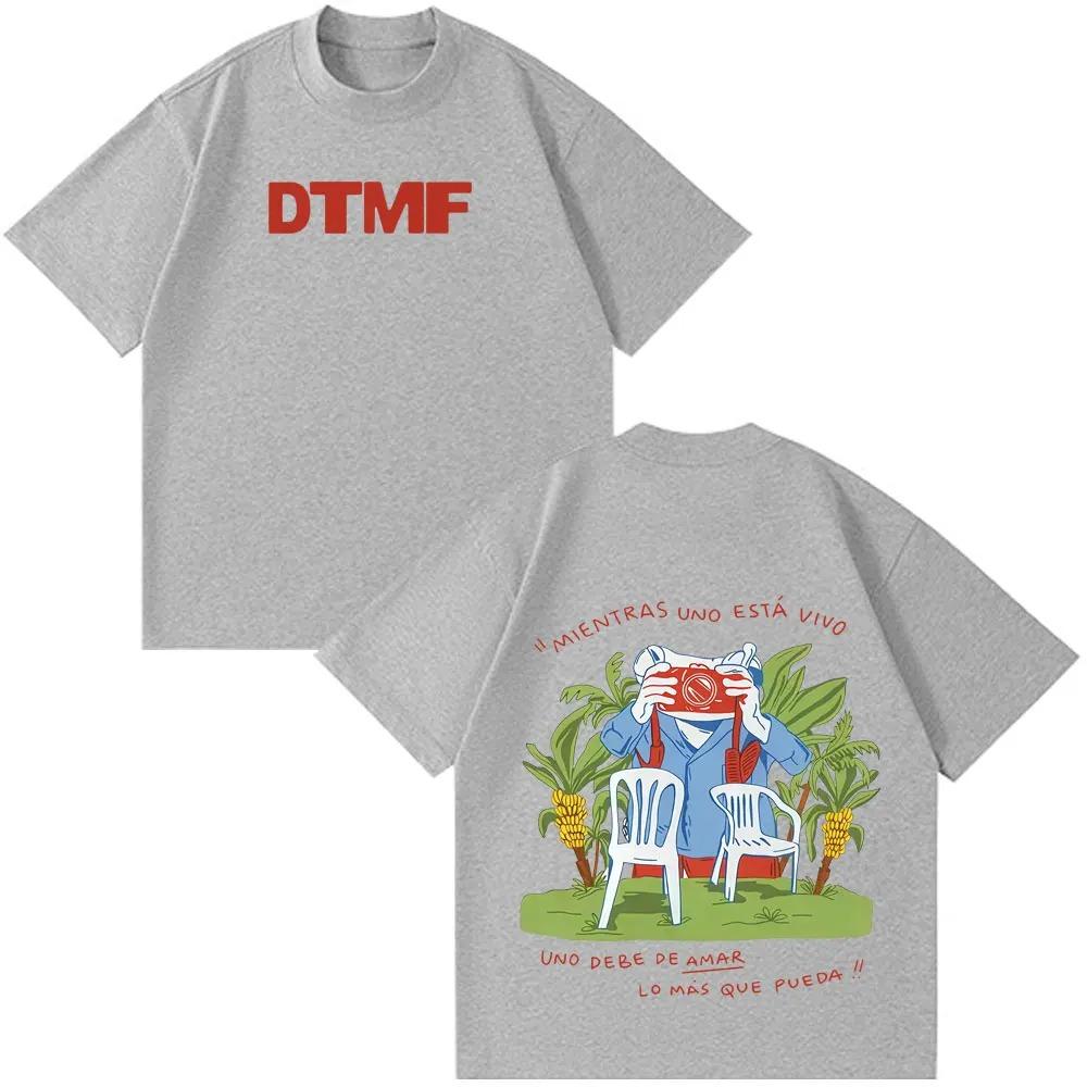 Camiseta Negra de Algodón Unisex Estilo Streetwear Inspirada en Bad Bunny con Estampado de Cámara Tropical DTMF y Letras en Español