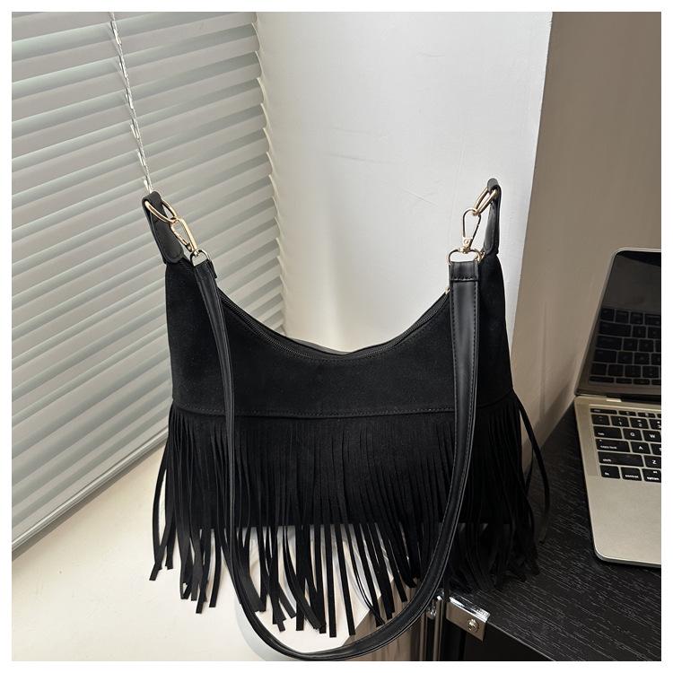 Women's Vintage Suede Tassel Crossbody Bag - Retro Frosted Shoulder Accessory for Autumn/Winter