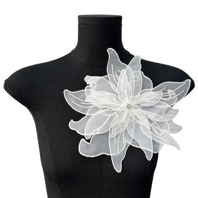 Fleur en maille tridimensionnelle, design féminin, sens, ruban irrégulier, feuille, poitrine, paire de fleurs